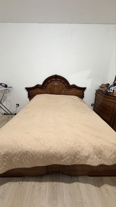 Продам спальный гарнитур, кровать 2х1.8м