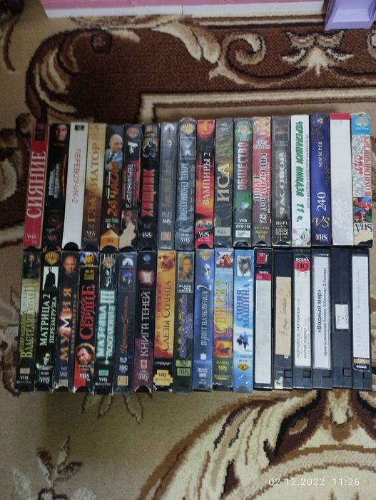 Продам. Видеокасеты и ДВД диски.
