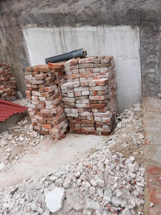 Продавам единични тухли