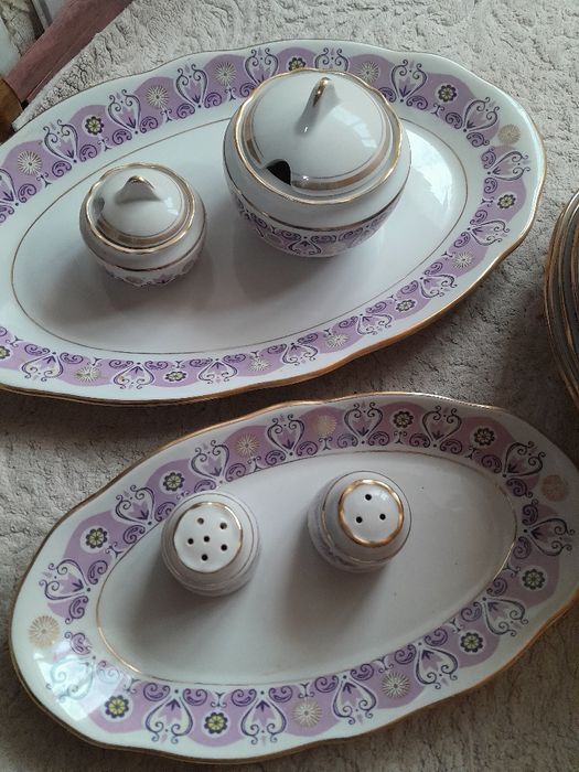 Столовый сервиз фарфоровый