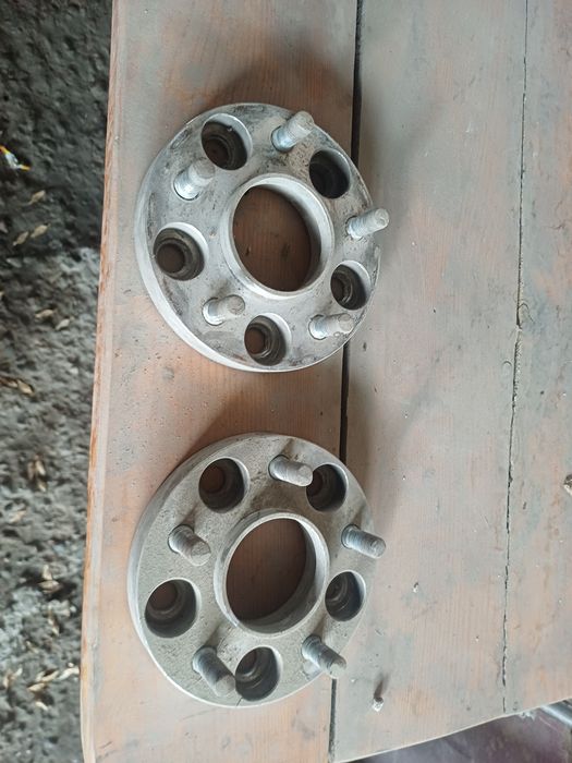 Продам проставки на колеса.  Мерседес.