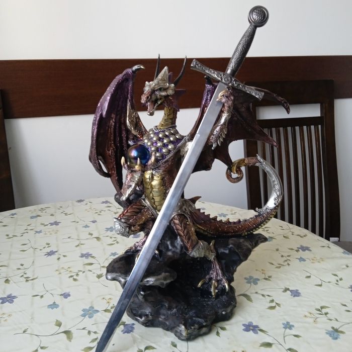 Статуэтка дракона