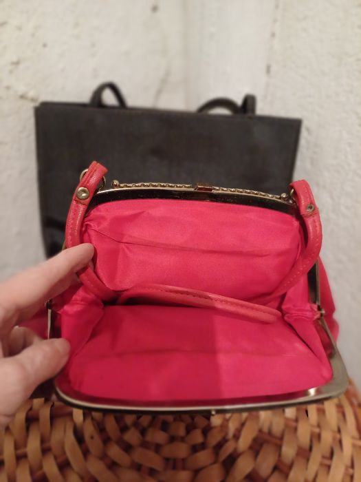 Дамски чанти и ръчно изработени битови торбички.