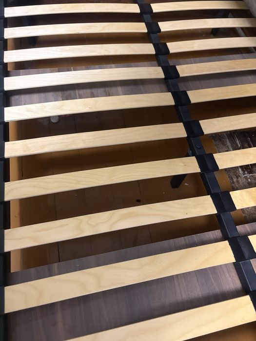 Кровать спальная