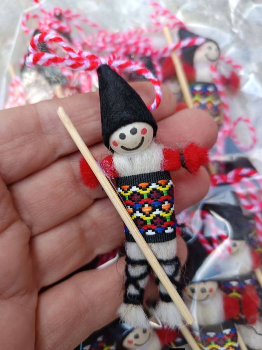 Ръчно изработени мартеници - Коминочистач или Овчарче