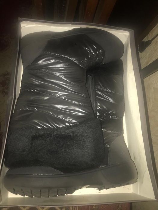 БЕСПЛАТНО! Зимние женские сапоги и кроссовки, размер 40