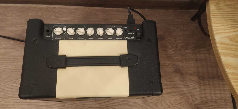 Комбоусилитель Cort cm15r