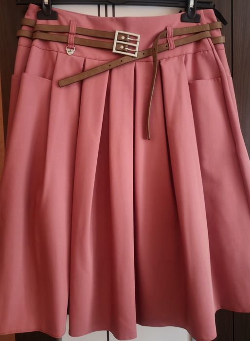 Fuste plisate, mărimea 42 și 36