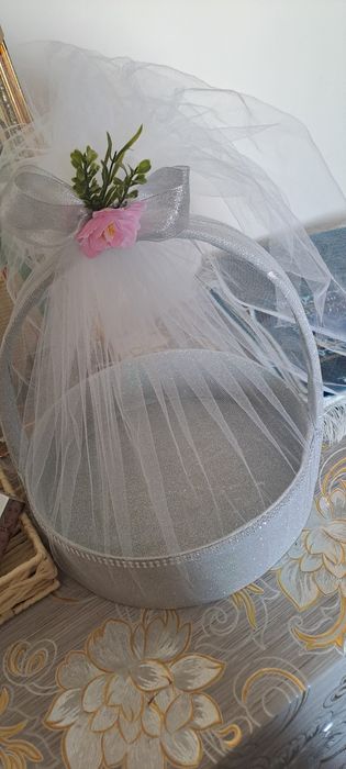 Kosmetika va sarpo savati sotiladi. Arzon narxda