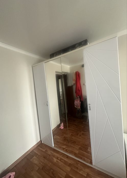 Продам шкаф белого цвета