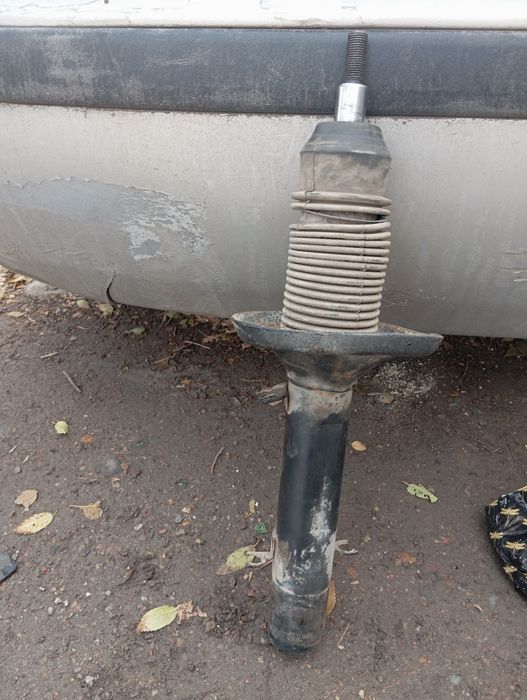 Продам амортизатор Шкода октавия