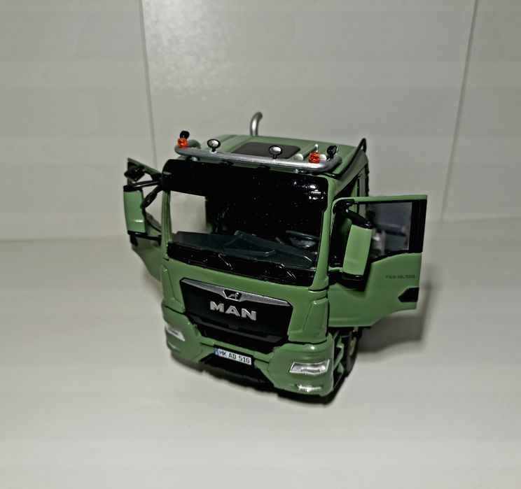 1:32 Wiking MAN TGS 4x4