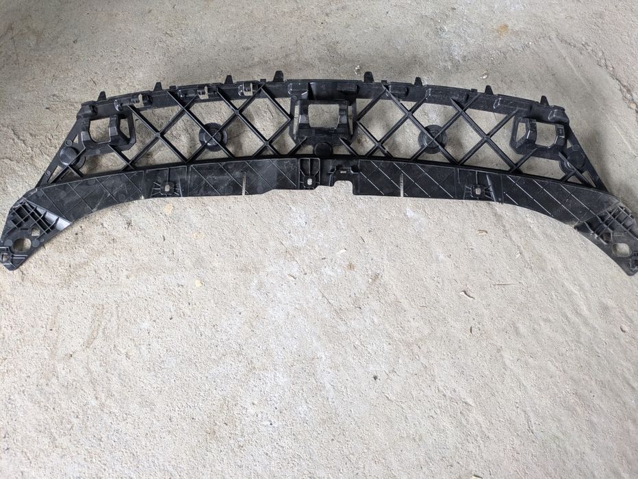 Suport central mască radiator bară trager Mercedes CLA W118