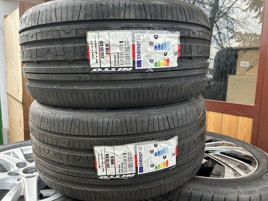 Гуми 2 бр 255/35/18 Nitto Нови Made in Japan