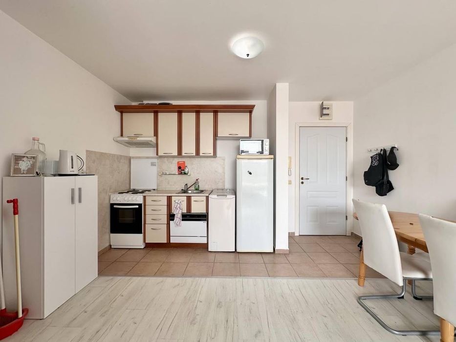 Продава се Двустаен апартамент в к.к. Слънчев бряг - 56 кв.м за 1233 €/кв.м - Снимка #2