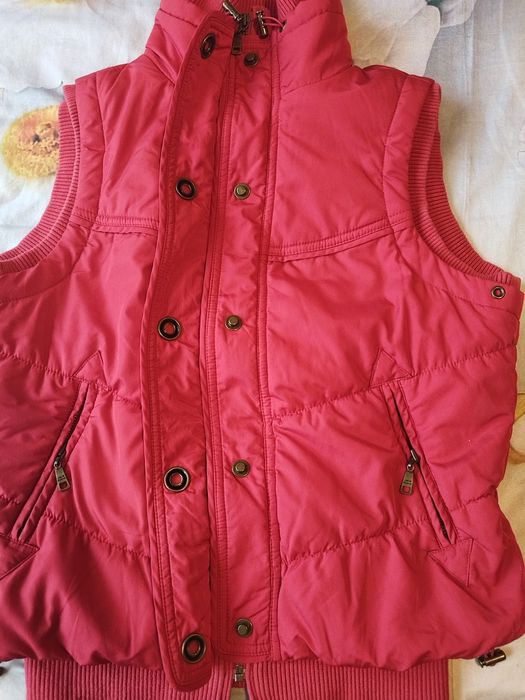 Vesta roșie damă