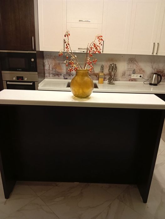 Кухонный гарнитур с барной стойкой