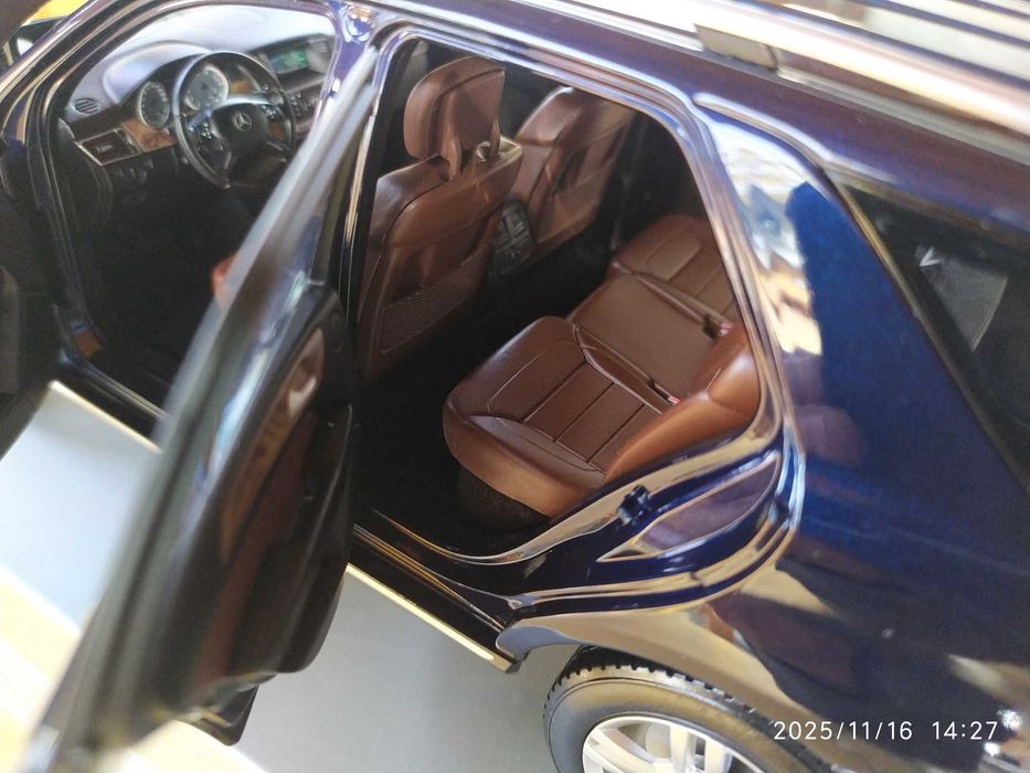 1:18 Метален модел на Mercedes M Klasse ML 2011 Minichamps