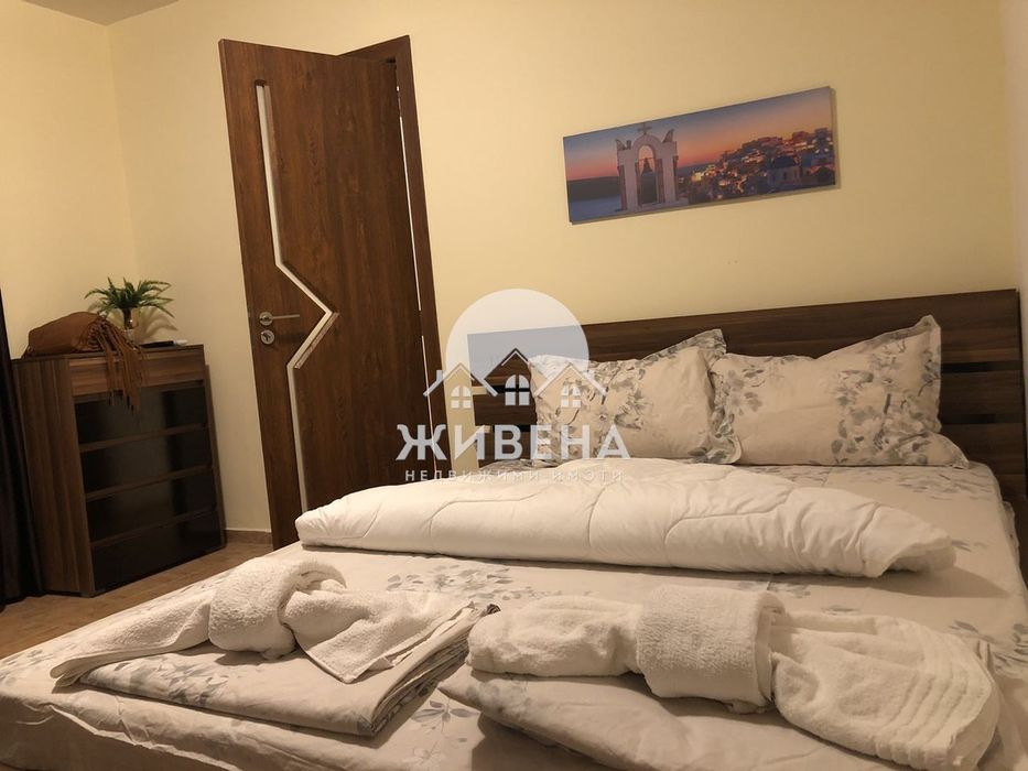 Продава къща в с.Чернево, РЗП: 300 кв.м, двор - 2150 кв.м