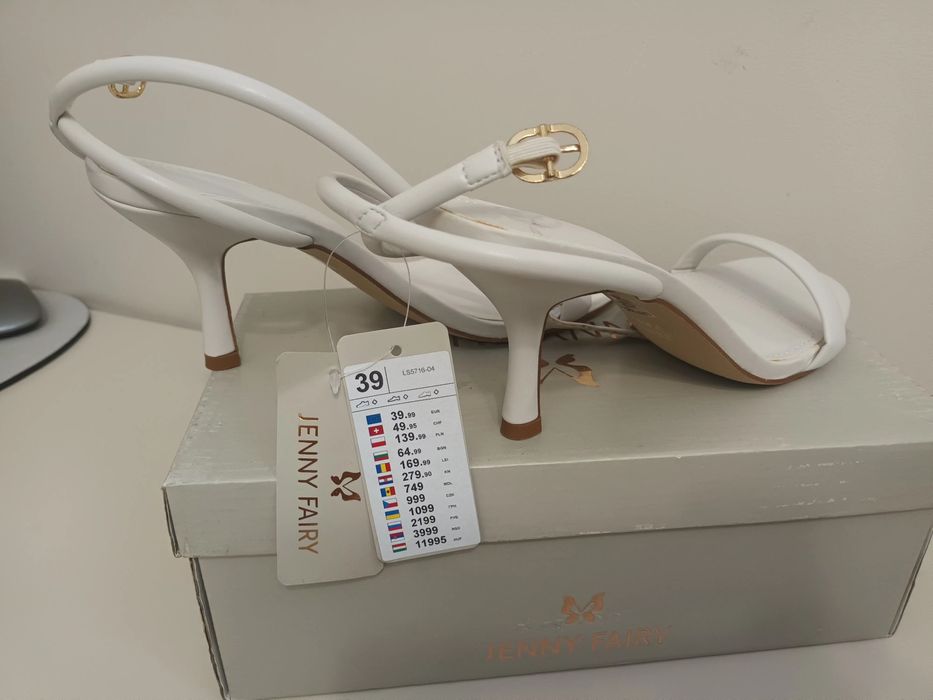 Продавам дамски сандали