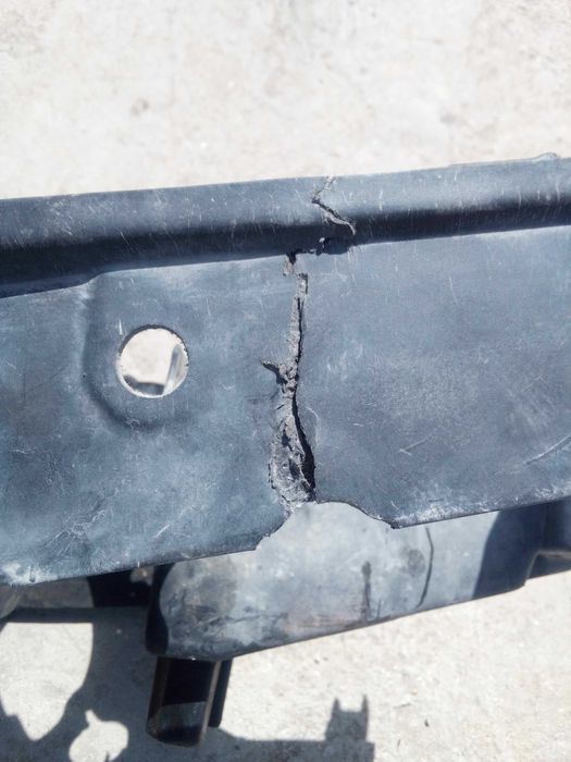 Капот, телевизор, балка бампера Гольф 3