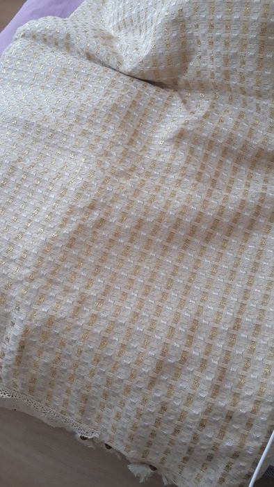 Продам скатерть на стол в гостиную