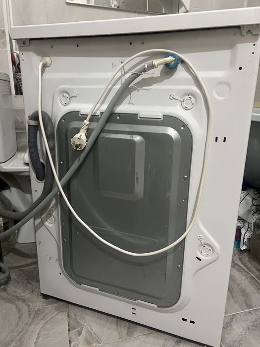 Продам стиральную машинку работает