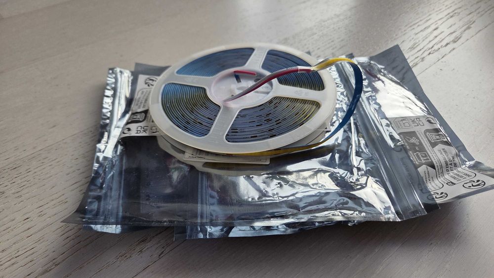 Vând bandă LED Albă, 10m 24V COB, 6000 lumeni, 320 LED-uri per metru