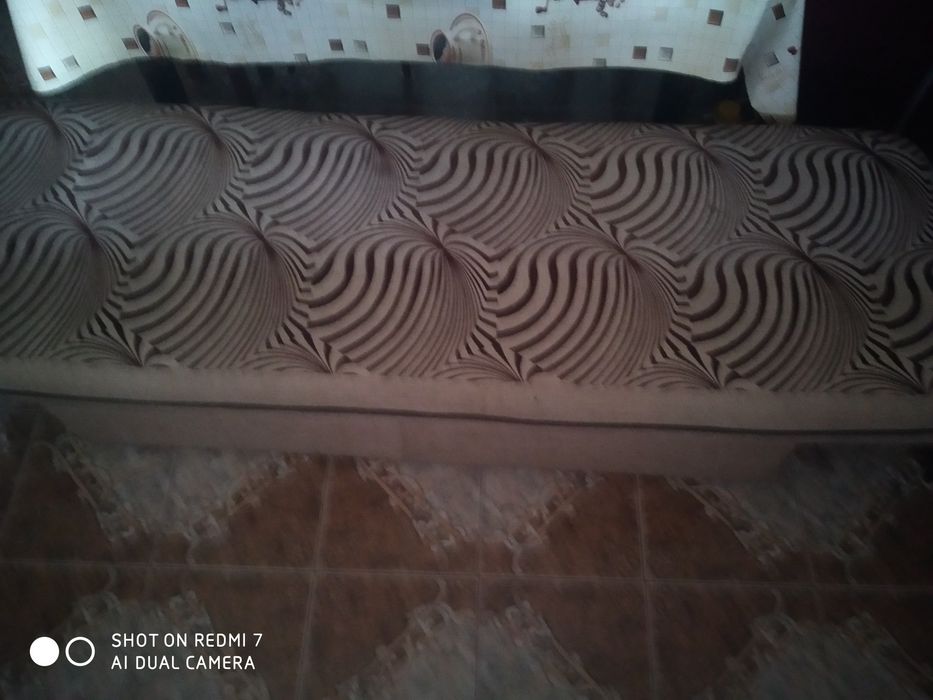 Продам диванчик кухонный