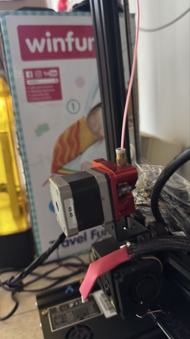 Imprimanta ender 3 cu diferite imbunatatiri