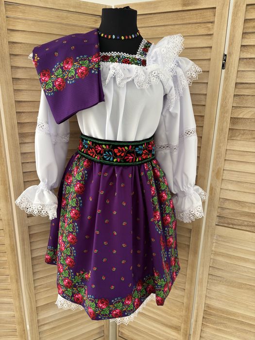 Costum popular pentru femei de Maramures complet
