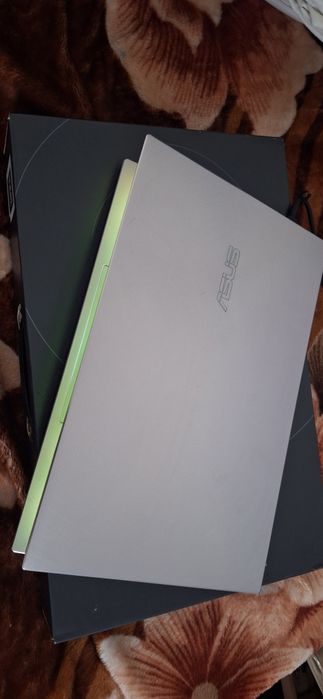 Vand laptop Asus Zenbook i5