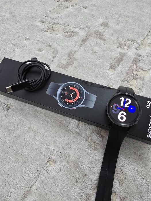 Samsung Galaxy Watch 5 Pro 45mm Black LTE Titanium (putin folosit)