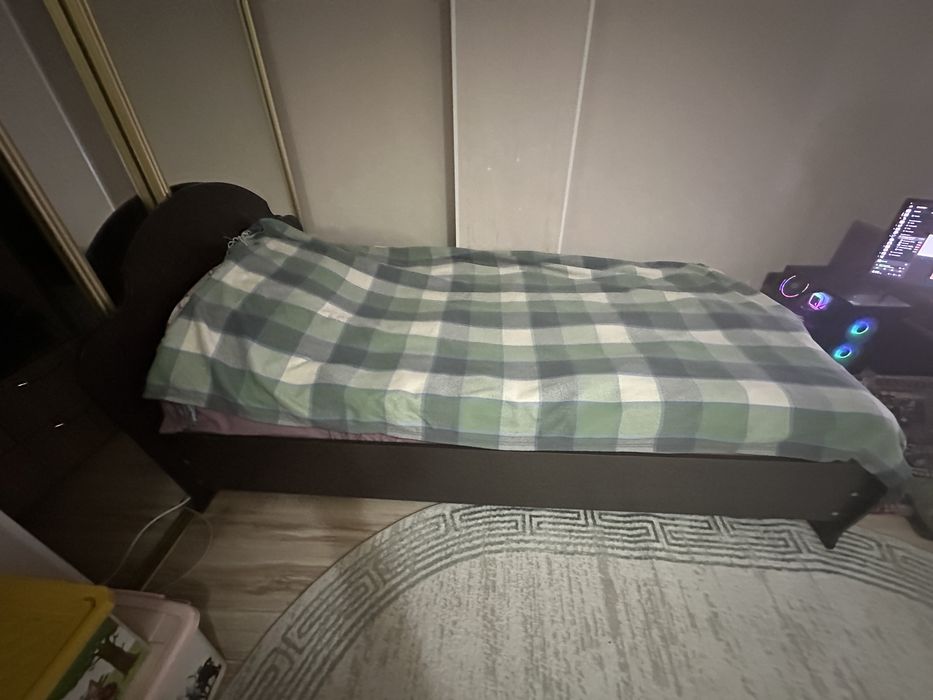 Продам кровать с матрасом