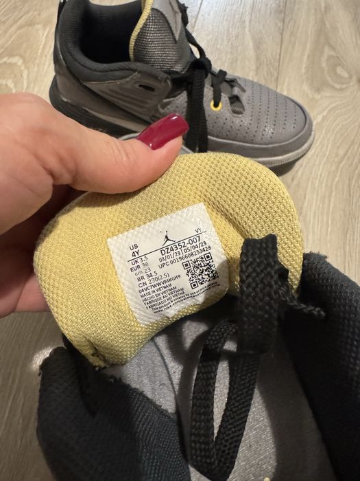 Продам кроссовки Jordan