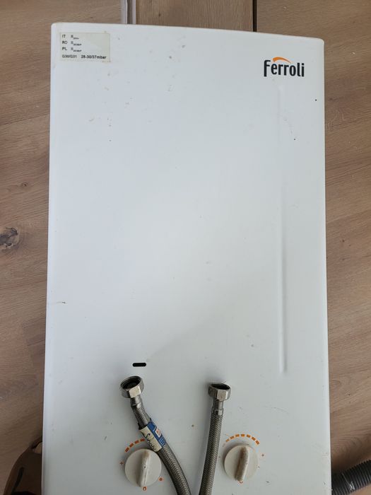 Boiler pe gaz instant folosit  dar merge foarte bine