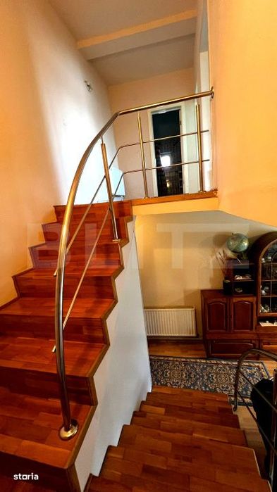 Casa de vanzare 7 camere, 300 mp utili, teren 839 mp, zona centrala