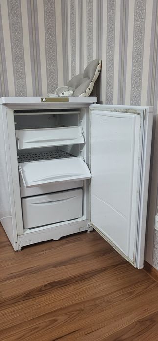 Морозилка Indesit