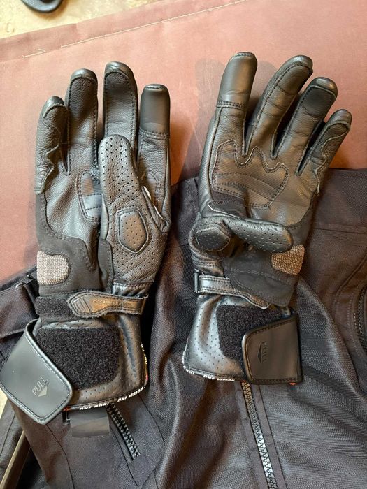 Echipamente și accesorii moto - Scorpion, Alpinestars, Rebelhorn, REV ...