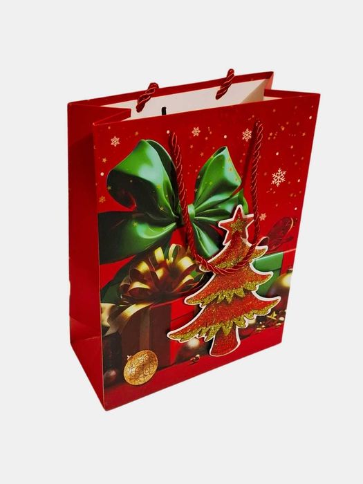 Qizil rangli, Qorbobo tasvirlangan Yangi yil sovg'a paketi.