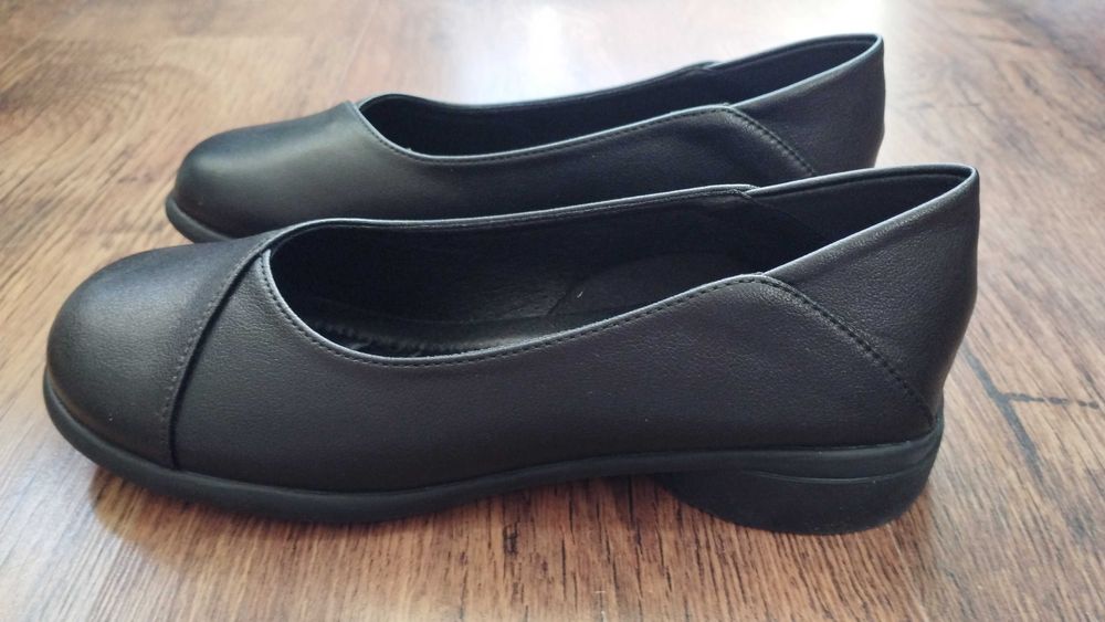 Дамски черни обувки.  37 номер.