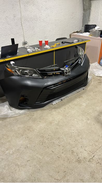 Бампер передний Toyota Sienna Сиенна
