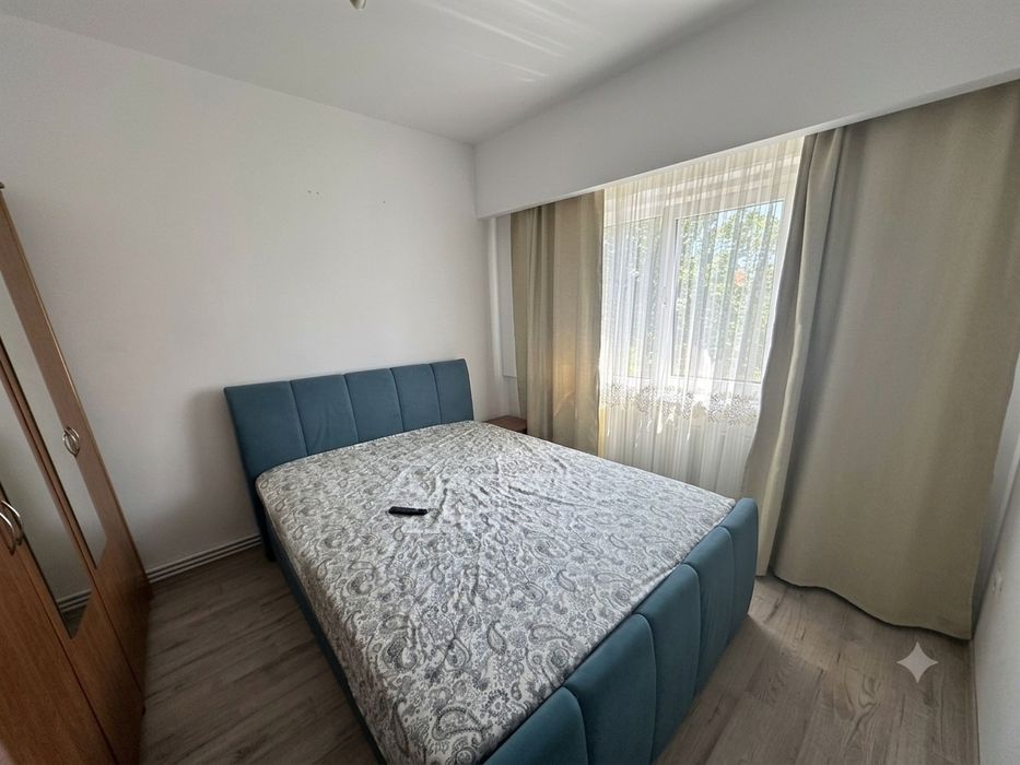 Închiriez apartament cu 3 camere
