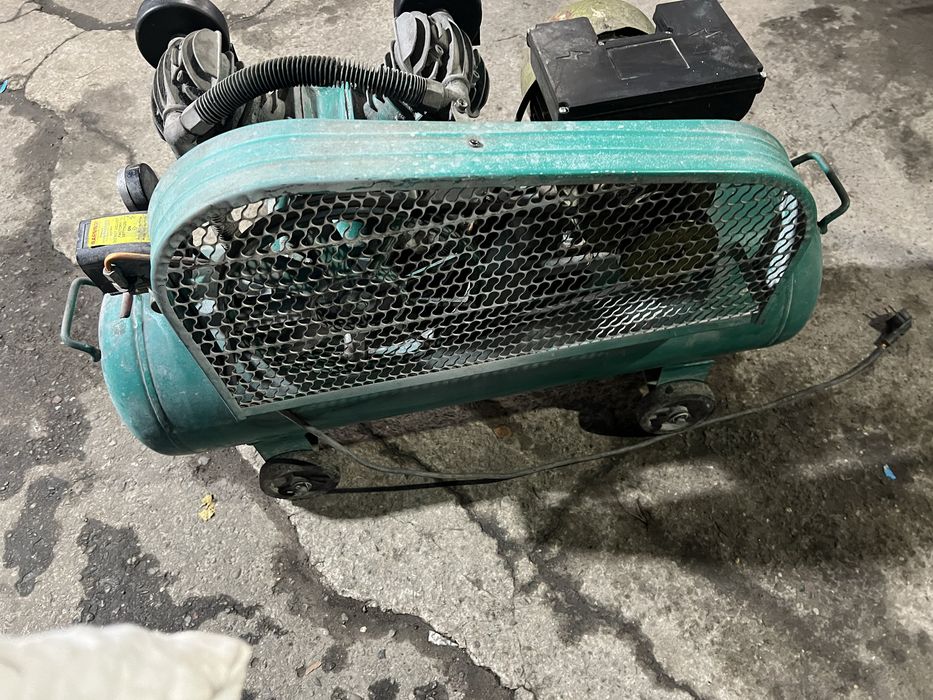 Компрессор 2поршенли.