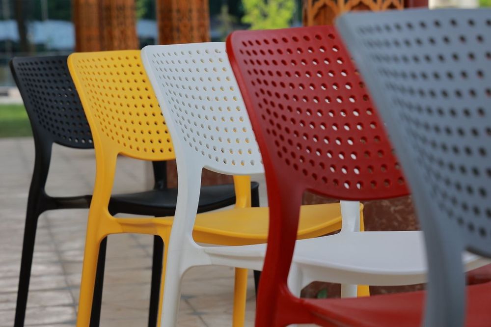 Plastmassa stol stul. Пластиковые столы и стулья для кафе
