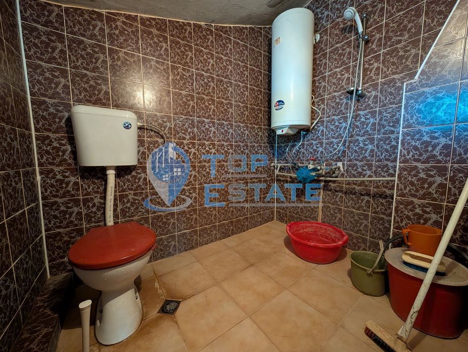 Двуетажна къща след ремонт в село Караисен