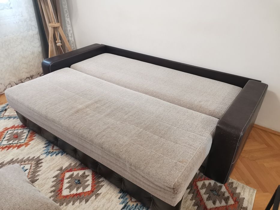 Canapea cu mânere de piele