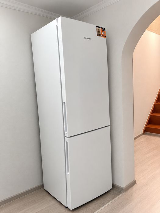 Холодильник indesit