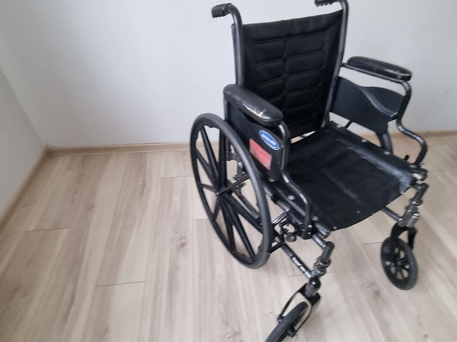 Cadru de mers, scaun cu wc, masuta batrani, carut  batrani si carje.