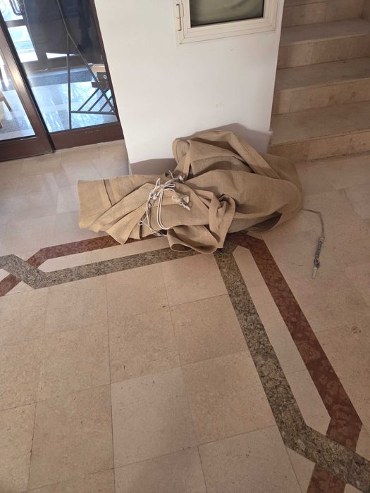 Mobilier cafenea / bistro de vânzare – scaune, mese, canapele (stare bună, folosite 2 sezoane)
